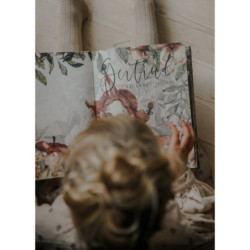Mrs Mighetto - Bok, Gertrud den lilla kostymören