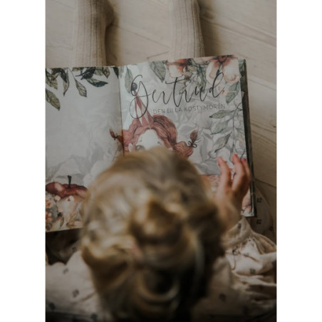 Mrs Mighetto - Bok, Gertrud den lilla kostymören