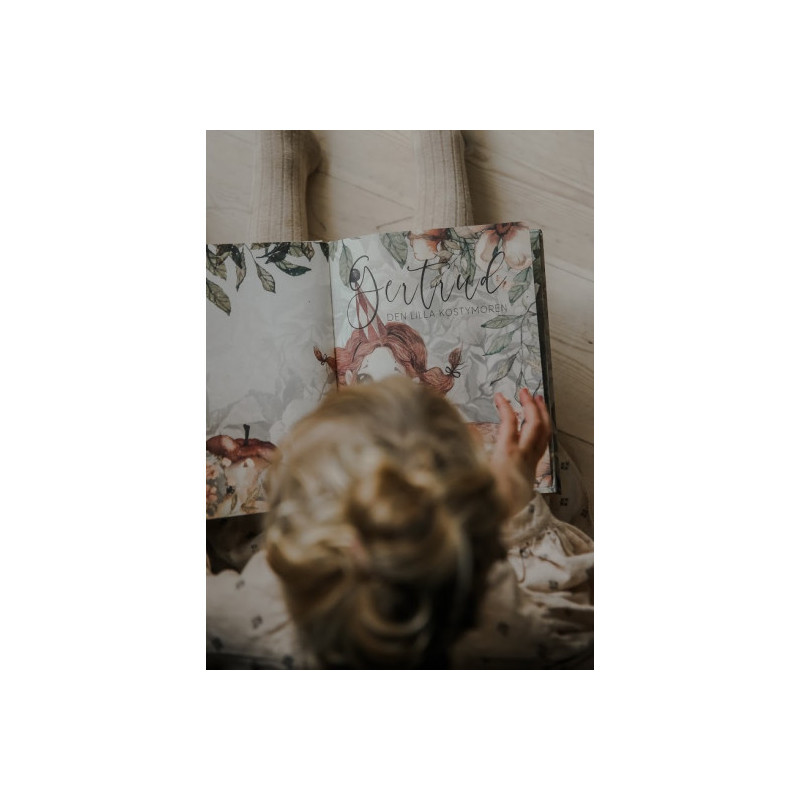 Mrs Mighetto - Bok, Gertrud den lilla kostymören